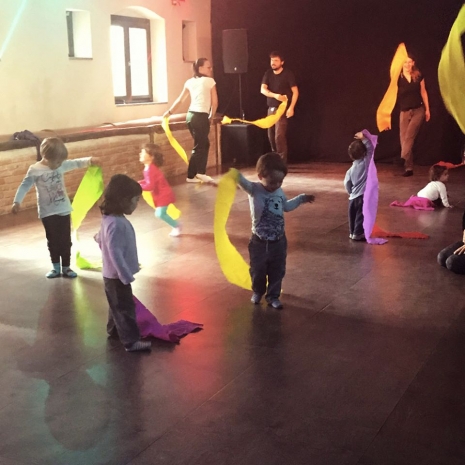 Danzando con la mia tribù: laboratorio di danza per famiglie